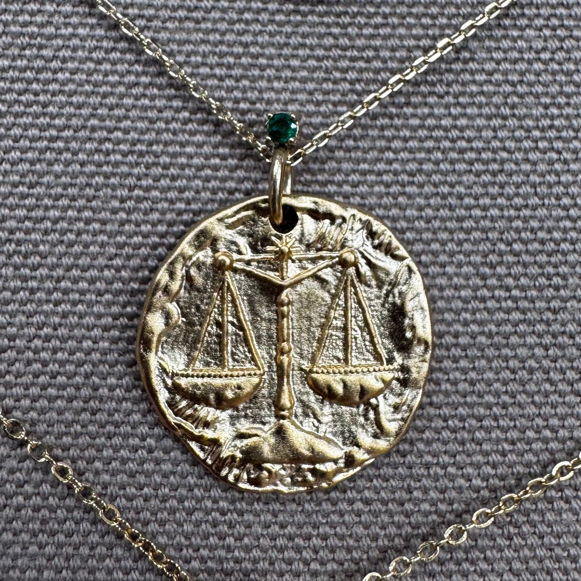 Collier pendentif signe astrologique en acier inoxydable doré