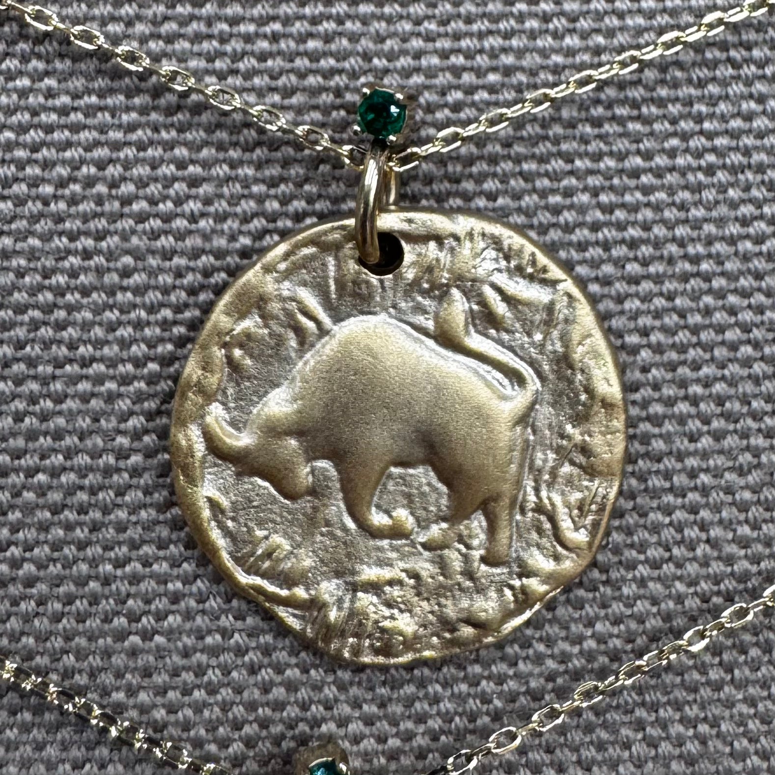 Collier pendentif signe astrologique en acier inoxydable doré