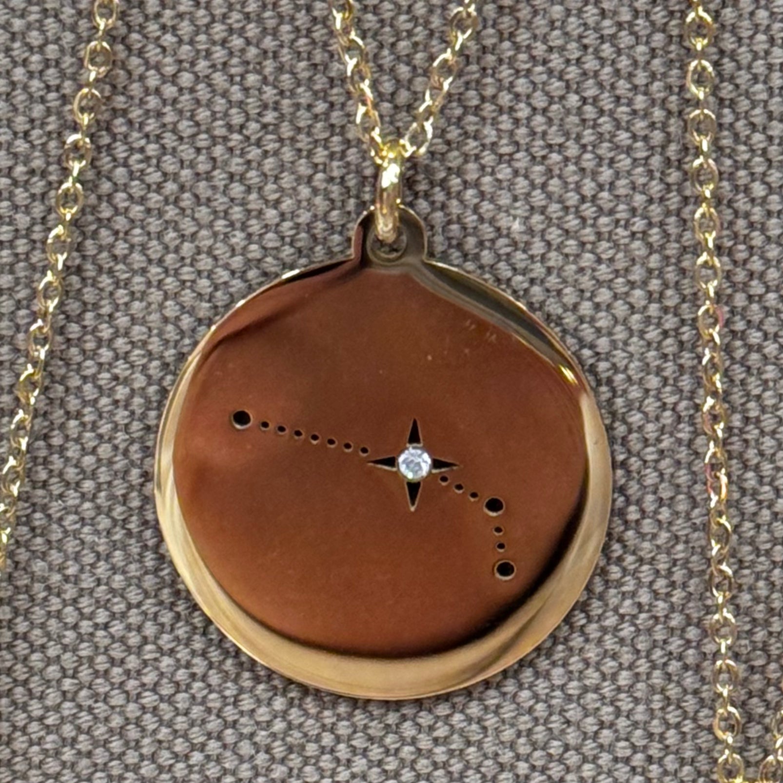 Collier signe astrologique en constellation