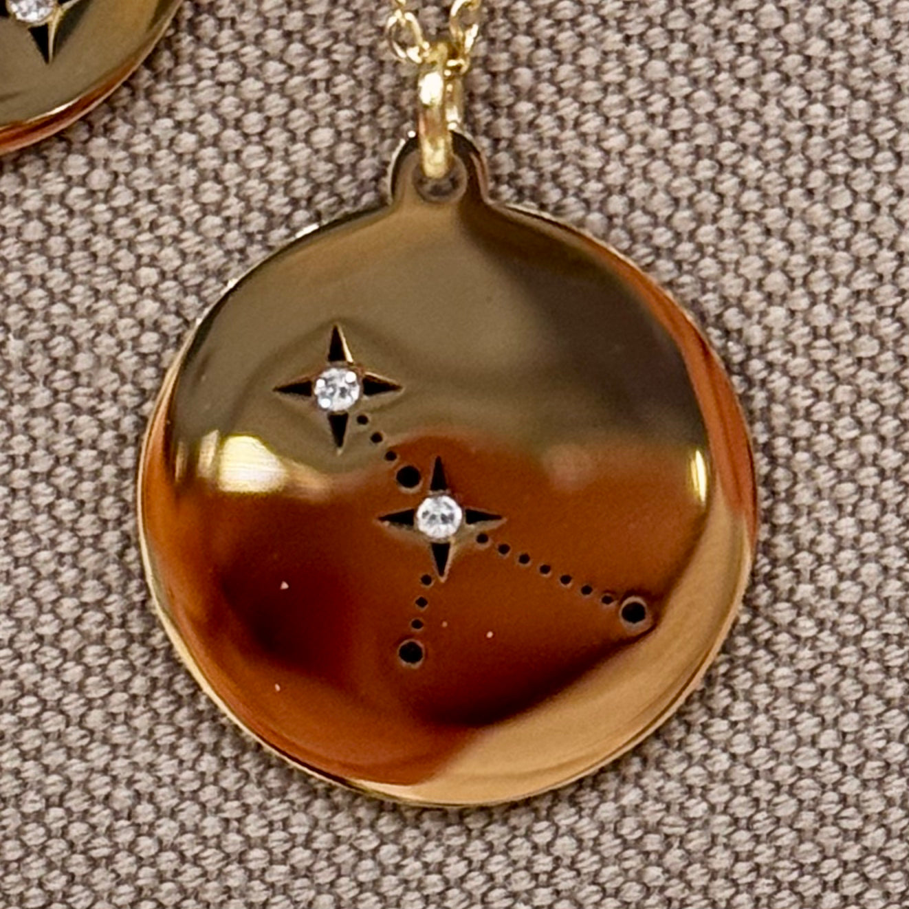 Collier signe astrologique en constellation