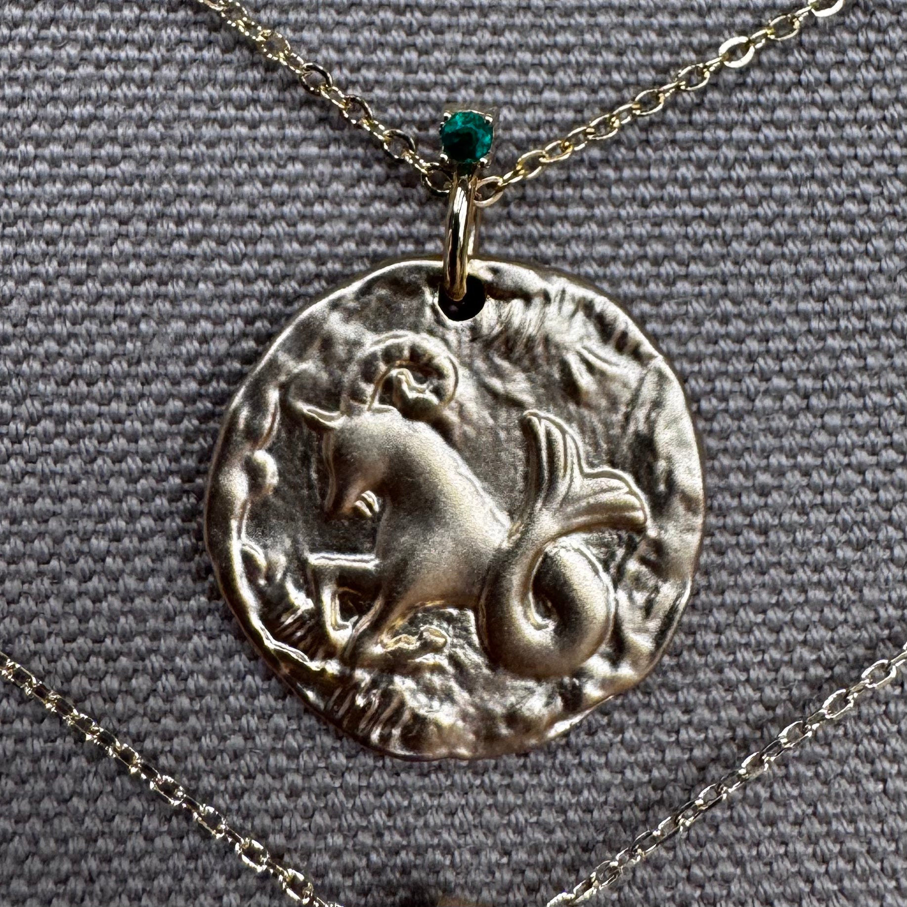 Collier pendentif signe astrologique en acier inoxydable doré