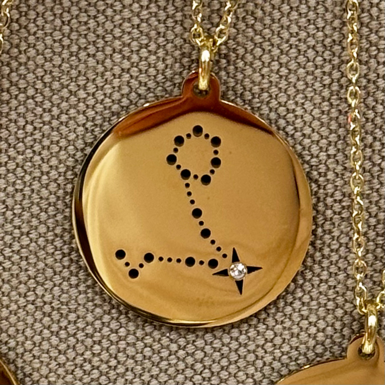 Collier signe astrologique en constellation