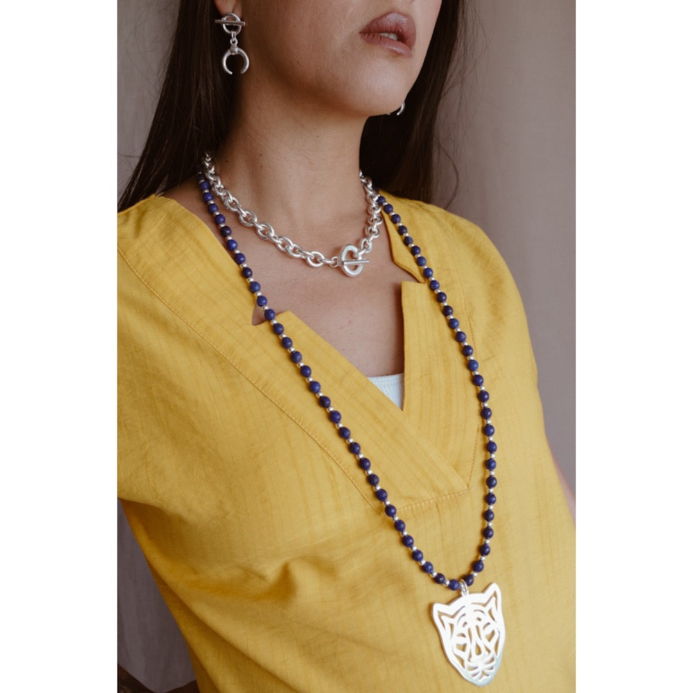 Sautoir de perles en pierre et en argent plaqué, pendentif tigre