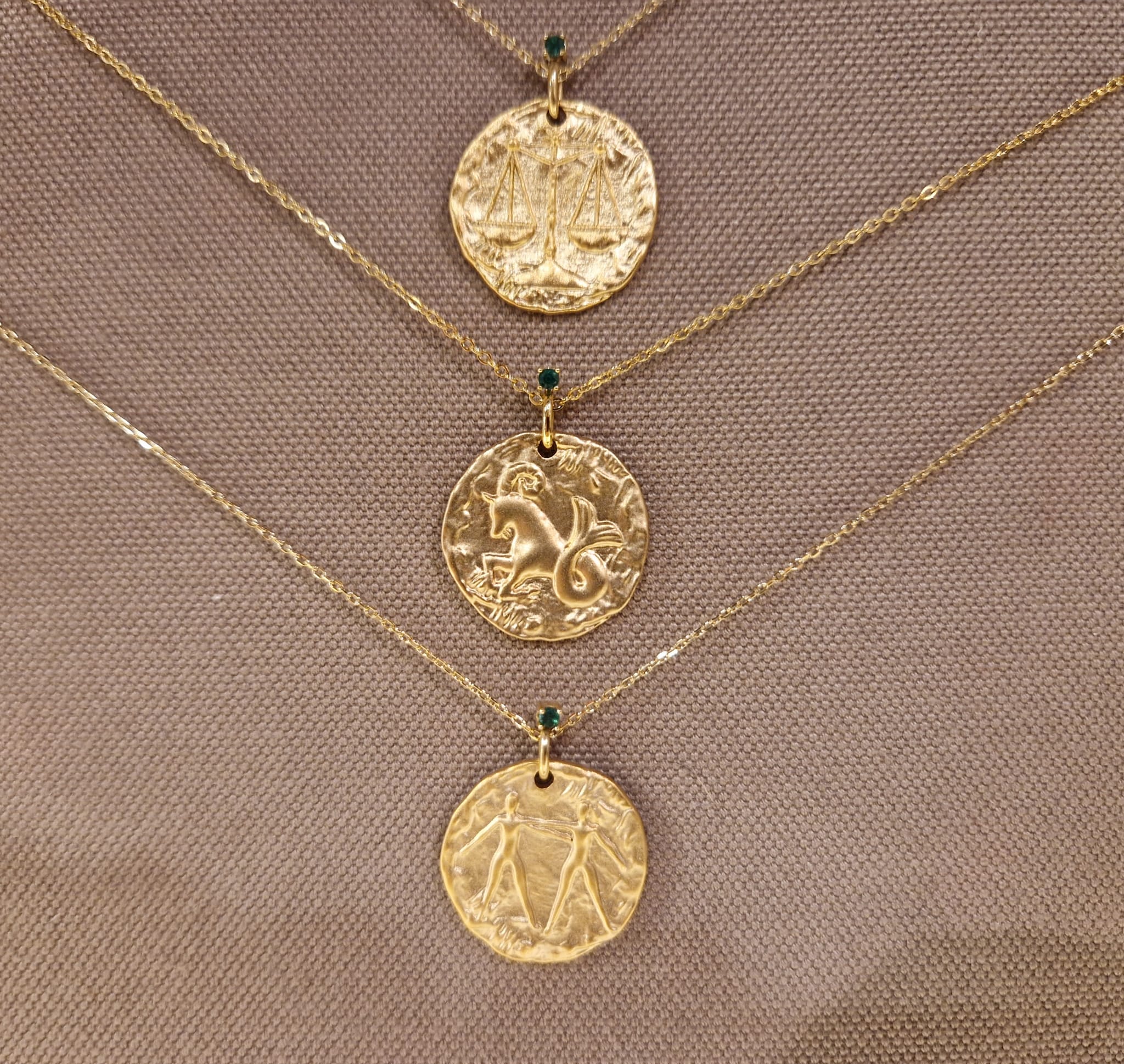 Collier pendentif signe astrologique en acier inoxydable doré