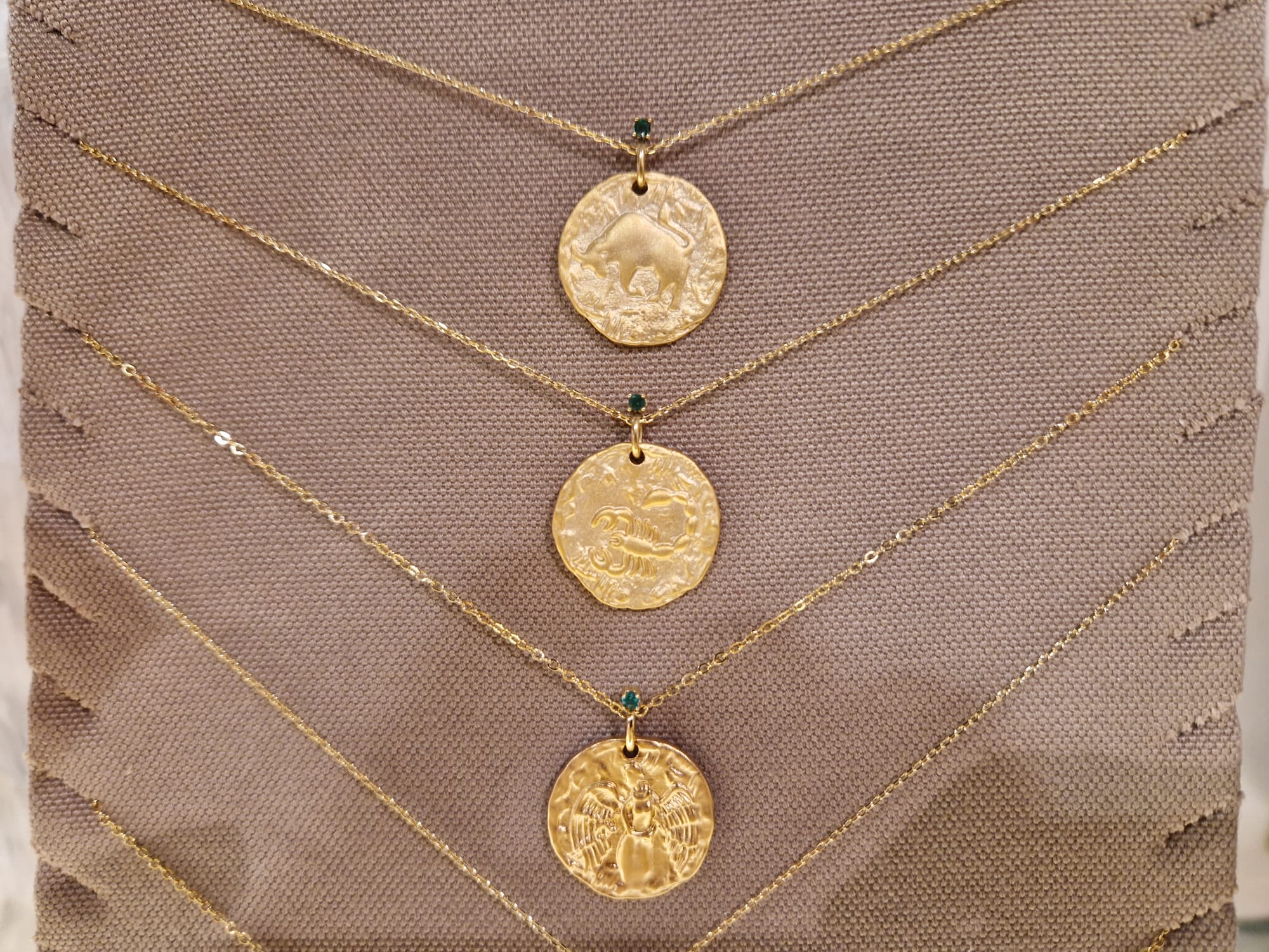 Collier pendentif signe astrologique en acier inoxydable doré